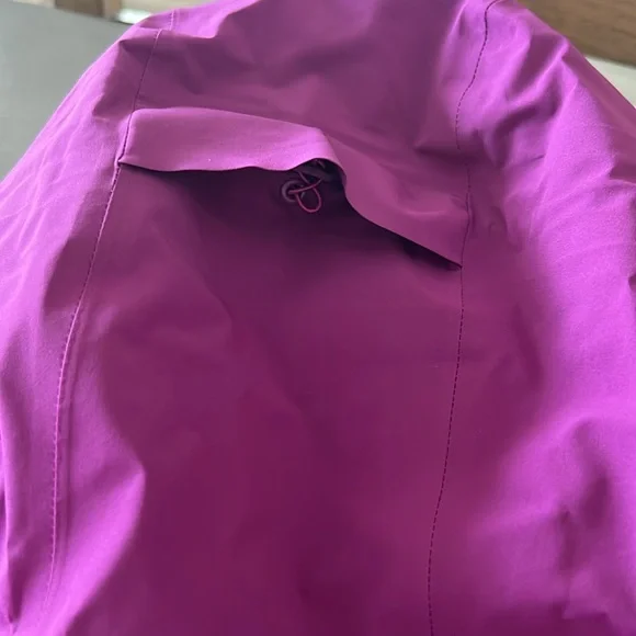 White new women’s Columbia titanium jacket in size medium - Picture 10 of 10